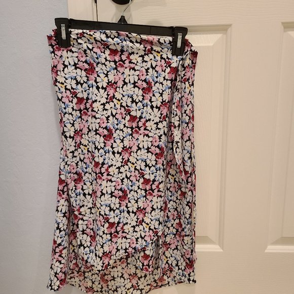 Loft floral wrap skirt size 00P - Picture 2 of 2